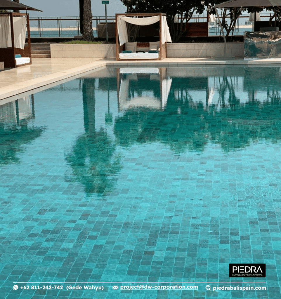Piscina verde esmeralda